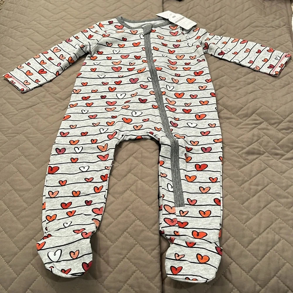 MUD PIE HEART GRAY BABY SLEEPER/ NWT/6-9 MONTHS